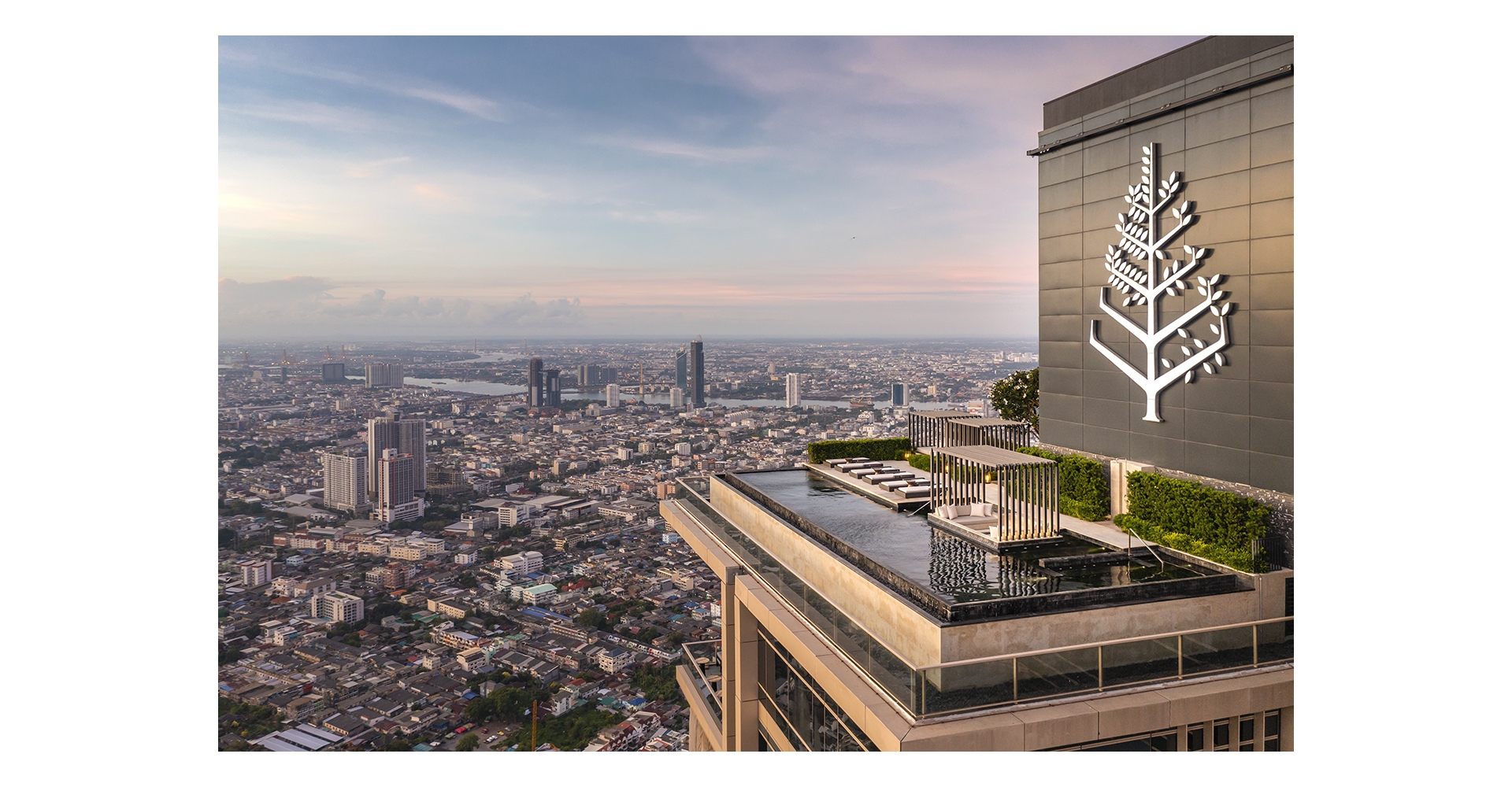 01. Hero image_Building wt FS Logo - Nanticha